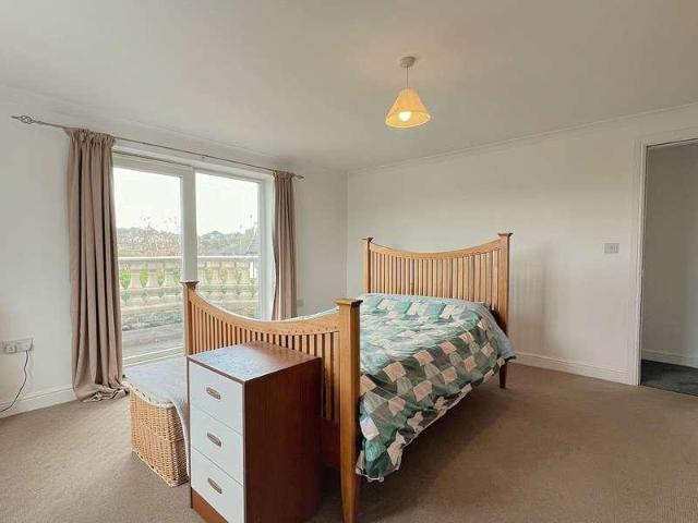 House for sale in Baildon, West Yorkshire