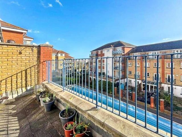 House for sale in Sovereign Harbour, Eastbourne