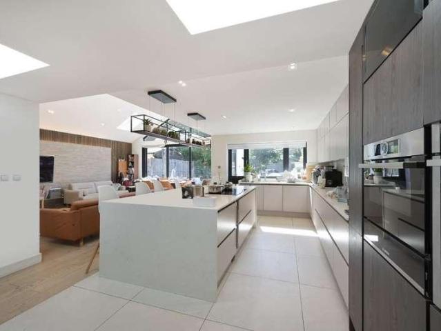 House for sale in Stoneleigh, Ewell