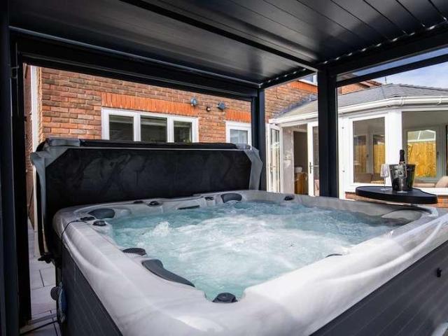 House for sale in Marshfield, Wales