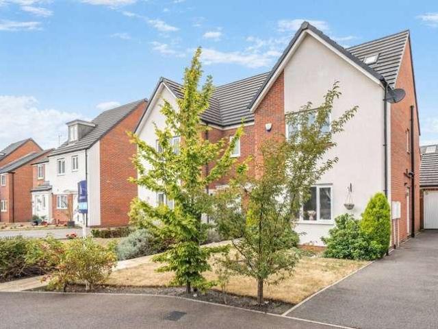 House for sale in Dunstable, Central Bedfordshire