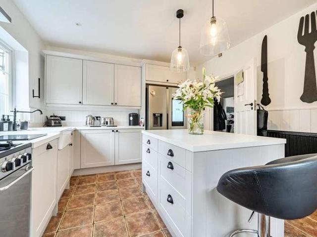 House for sale in Whetstone, Greater London