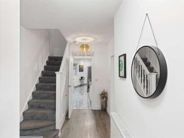 House for sale in Broadfields, Greater London