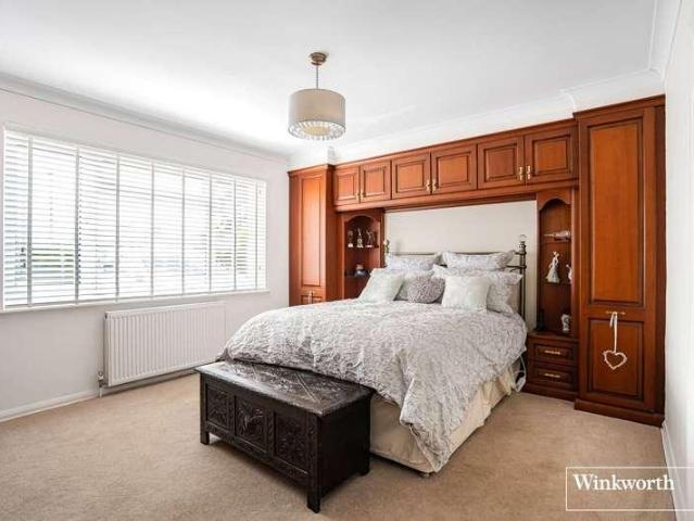 House for sale in Heol-las, Surrey