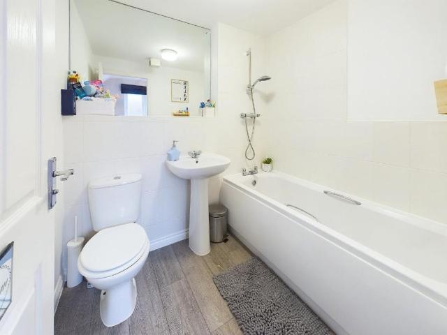 House for sale in Cottingley, West Yorkshire