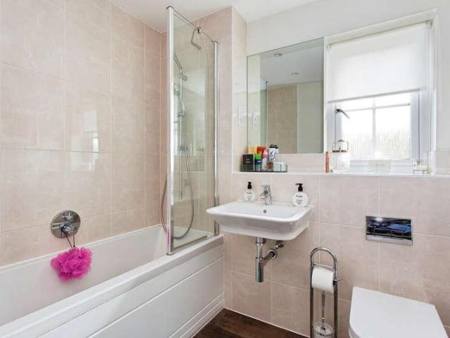 House for sale in Kilnwood Vale, Horsham
