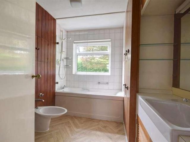 House for sale in Cranbrook & Sissinghurst, Sandown Park