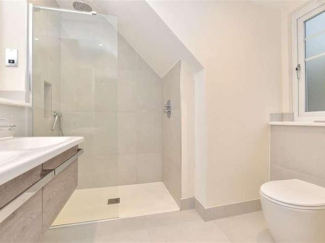 House for sale in Nork, Red Hill