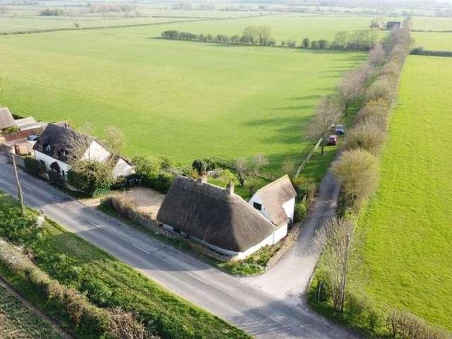 House for sale in Stone with Bishopstone and Hartwell, Buckinghamshire