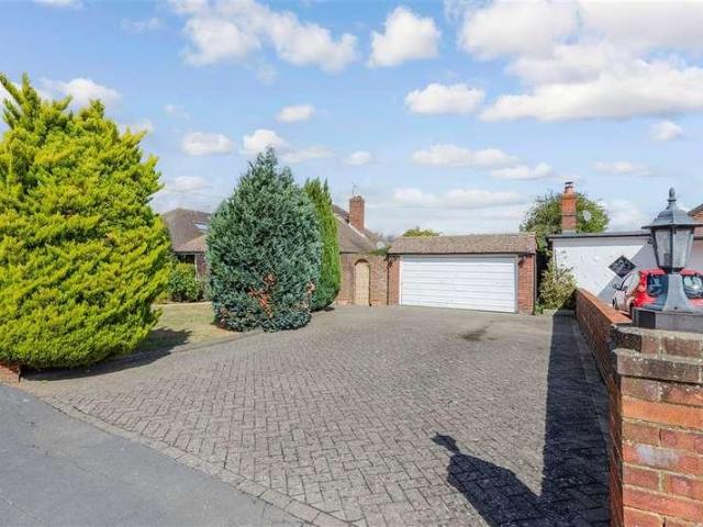 House for sale in Longfield and New Barn, Monks Orchard