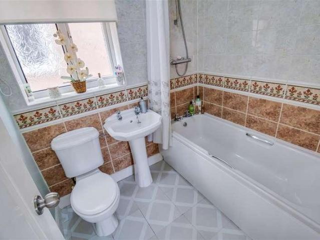 House for sale in Normanton, Snydale