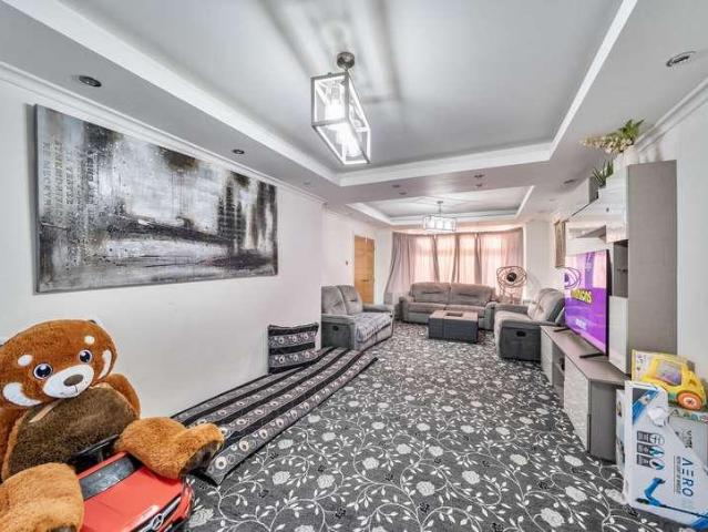 House for sale in Kingsbury, Greater London