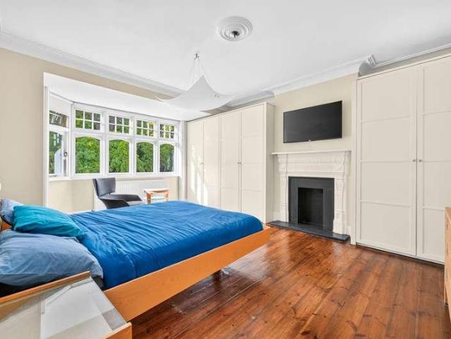 House for sale in London Borough of Redbridge, Greater London