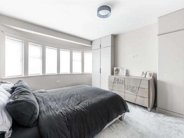 House for sale in West Finchley, Greater London