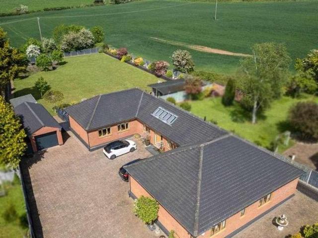 House for sale in Hurley, Gun Hill