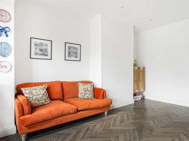 House for sale in Kings Hill, Colliers End