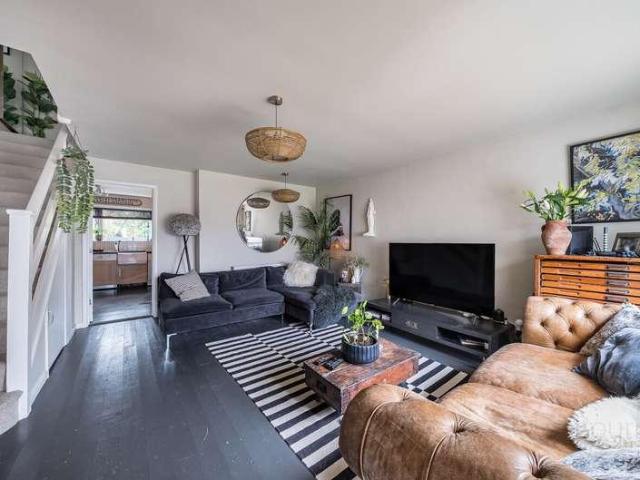House for sale in Fole, Surrey