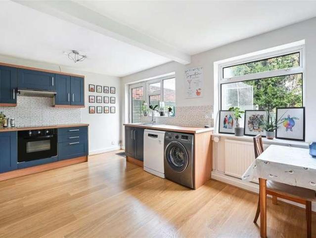 House for sale in Woodcote, Epsom