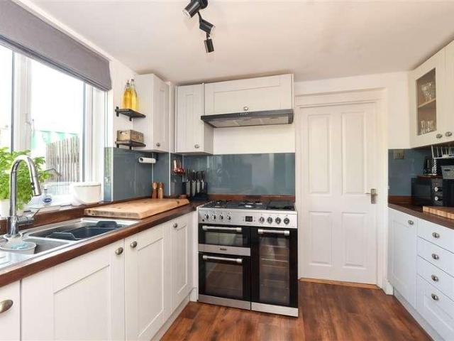 House for sale in Woodhatch, Red Hill