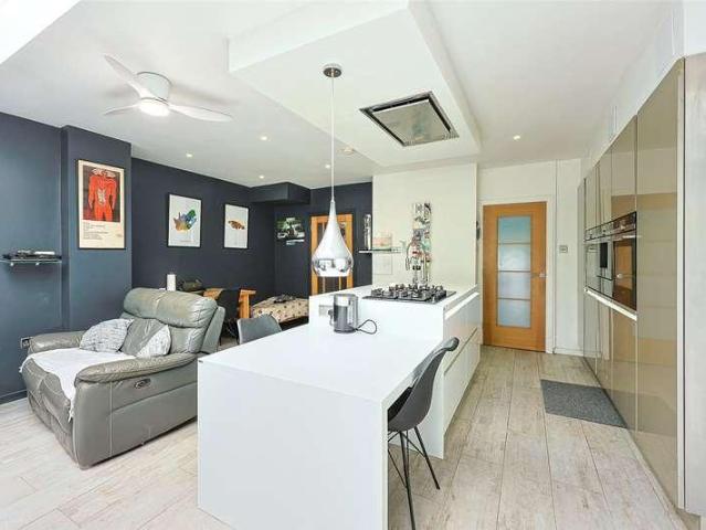 House for sale in Kingsbury, Greater London