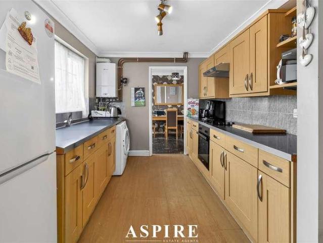 House for sale in Lee Chapel, Essex