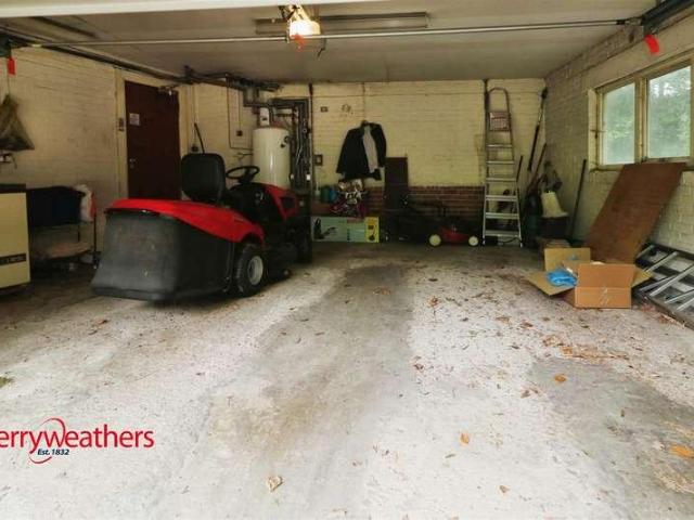 House for sale in Rotherham, Moorgate