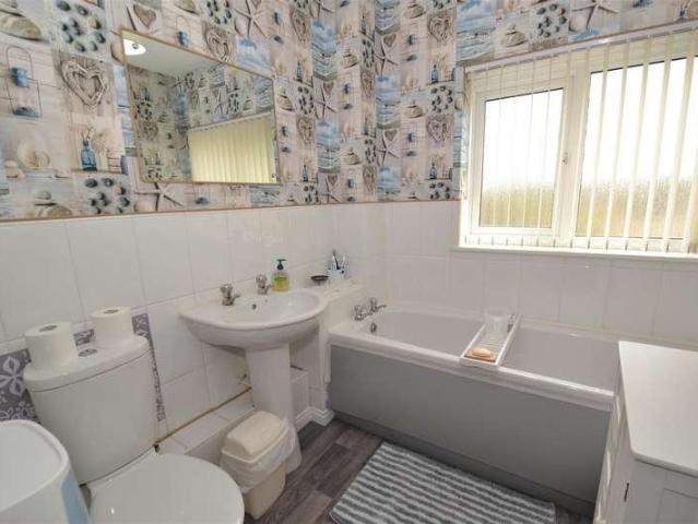 House for sale in Lindley, West Yorkshire