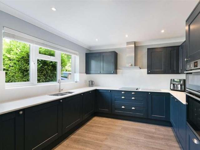 House for sale in Nork, Red Hill
