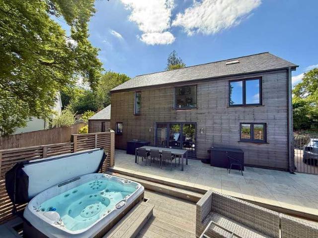 House for sale in Weir Quay, Devon