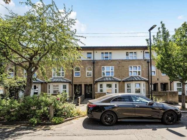 House for sale in Manor Park, Greater London
