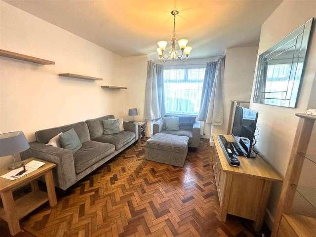 House for sale in London Borough of Hounslow, Feltham