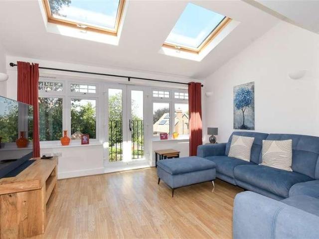 House for sale in Caterham Valley, Hillview