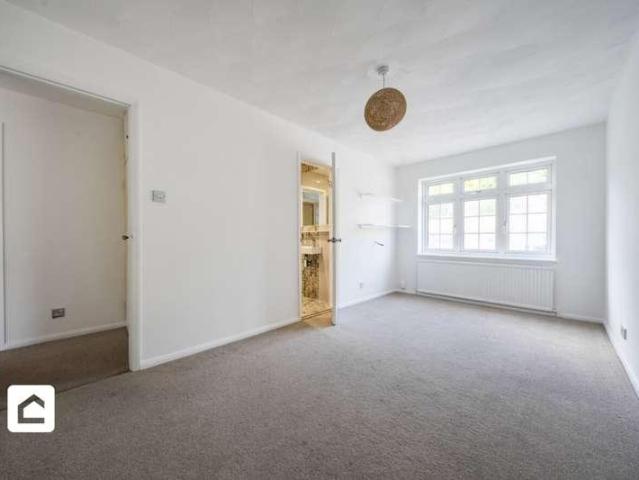 House for sale in Aperfield, Greater London