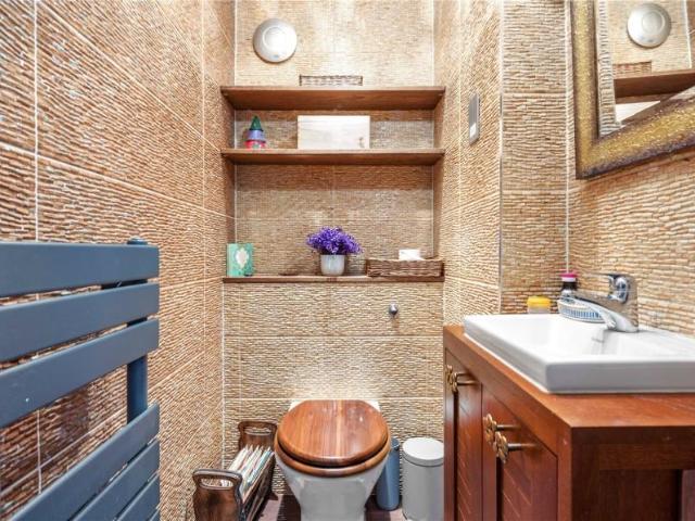 House for sale in Chipping Hill, Essex