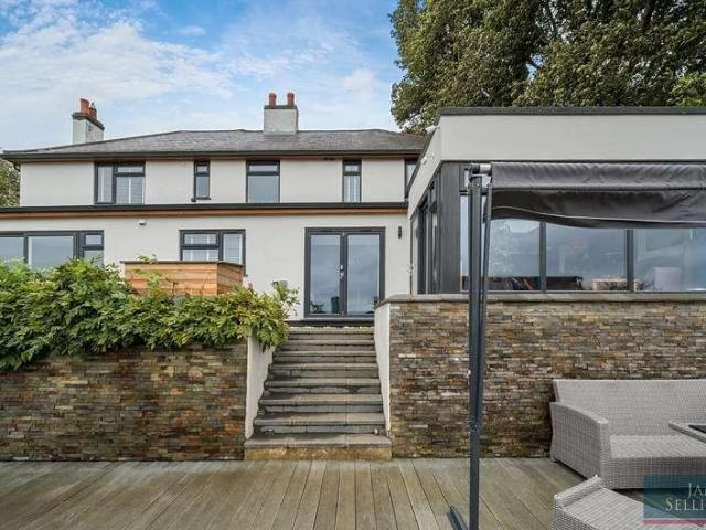 House for sale in Dingley