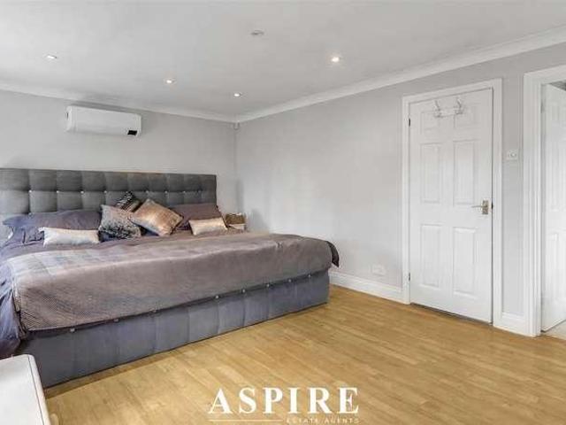 House for sale in South Benfleet, Essex