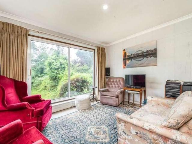 House for sale in Little Stanmore, Greater London