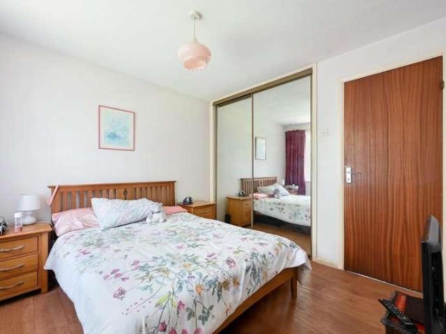 House for sale in Stoneleigh, Ewell