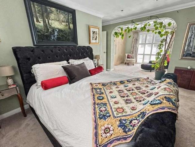 House for sale in Holdenhurst, Bournemouth