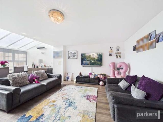 House for sale in Woodley