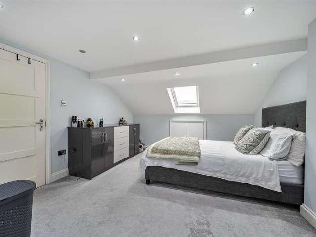 House for sale in Ocean Estate, Greater London