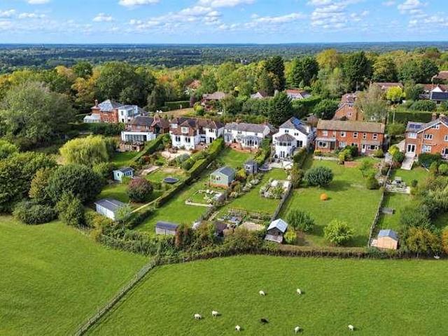 House for sale in Ewshot, Hart