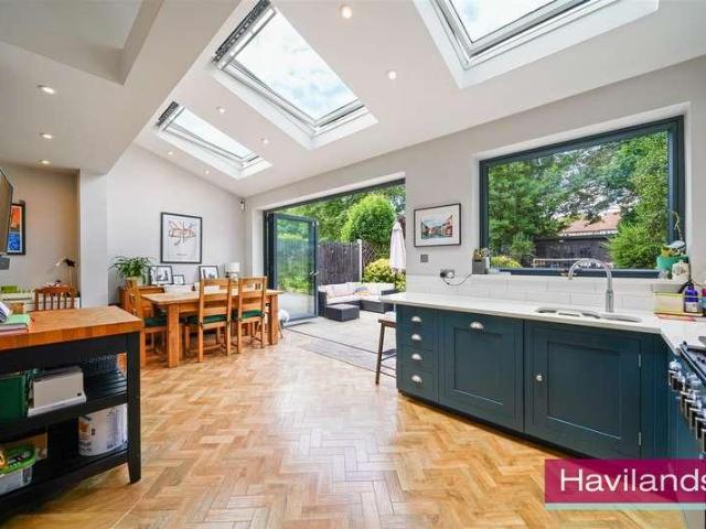 House for sale in Winchmore Hill, Edmonton