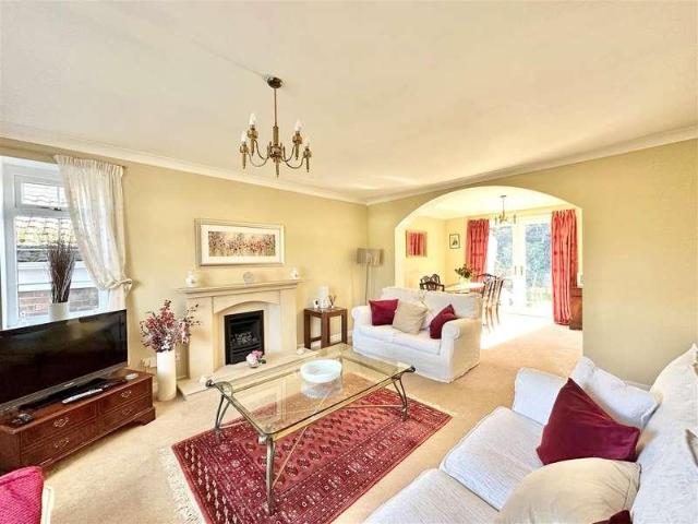 House for sale in Hockerley, Charlesworth