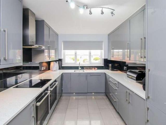 House for sale in Wrenthorpe, West Yorkshire