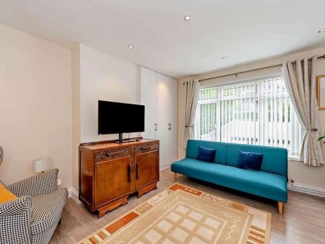 House for sale in Mill Hill, Greater London