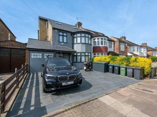 House for sale in Harlesden, Greater London