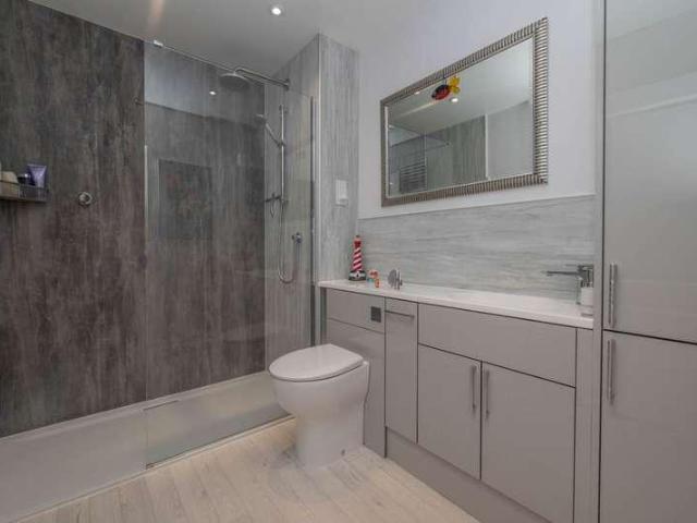 House for sale in Longport, The Bridge