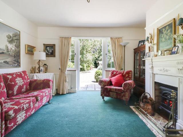 House for sale in Heol-las, Surrey