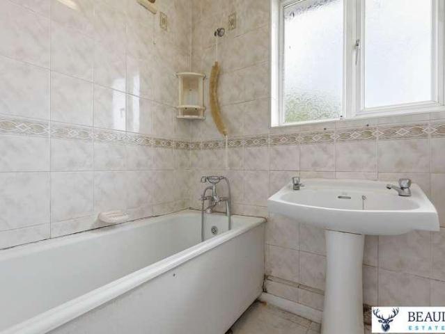 House for sale in Chigwell, Epping